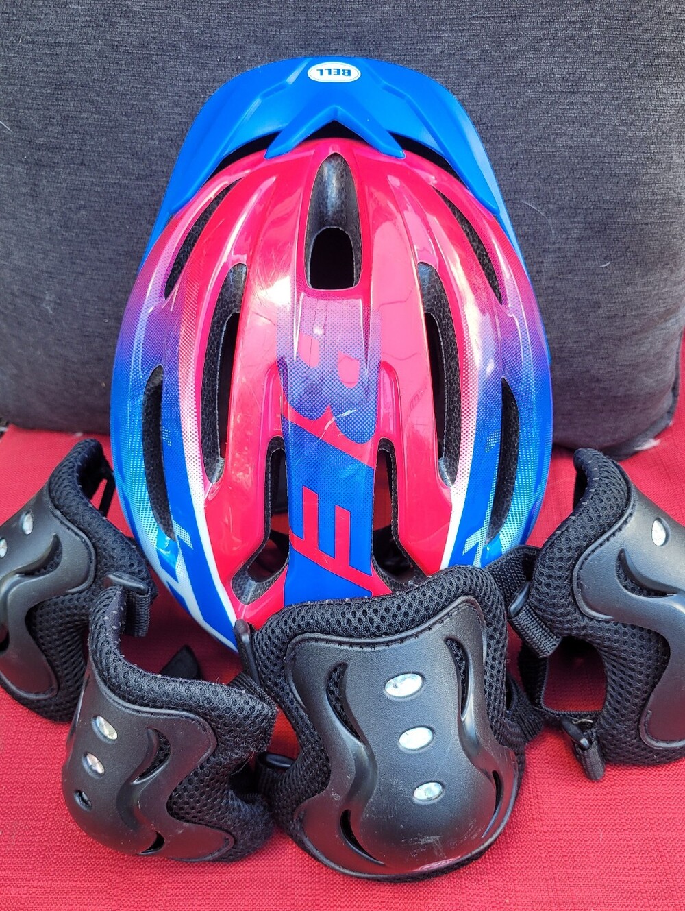 Bell Blast BO364C Child Bike Helmet Set Including Elbow and Knee Pads
